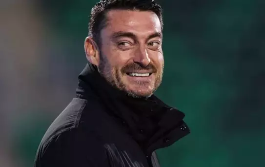 Eintracht Frankfurt'un yeni teknik direktörü Albert Riera oldu