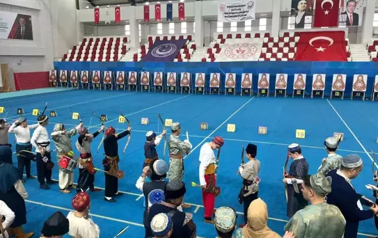 Kütahya'da Geleneksel Türk Okçuluğu Şampiyonası Başladı