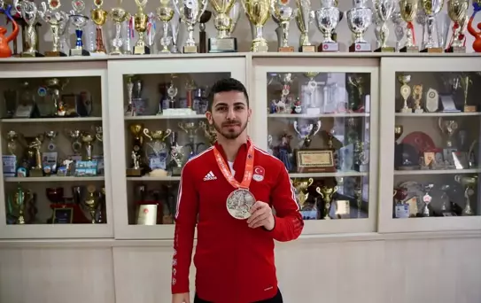 Eray Şamdan: Karate Kariyerini Altınla Noktaladı