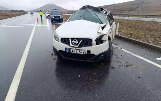 Afyonkarahisar'da Takla Atan Araçta 3 Yaralı