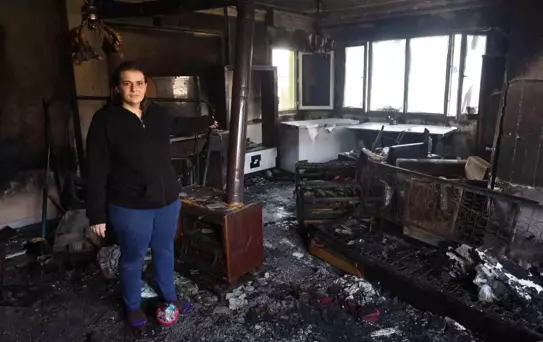 Yangında 4 çocuğuyla birlikte felaketi yaşayan annenin tek başına verdiği emek küle döndü