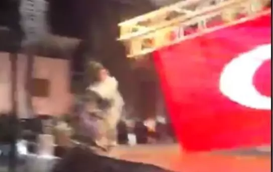 Zeybek oynamak için sahneye çıkan belediye başkanı ölümden döndü