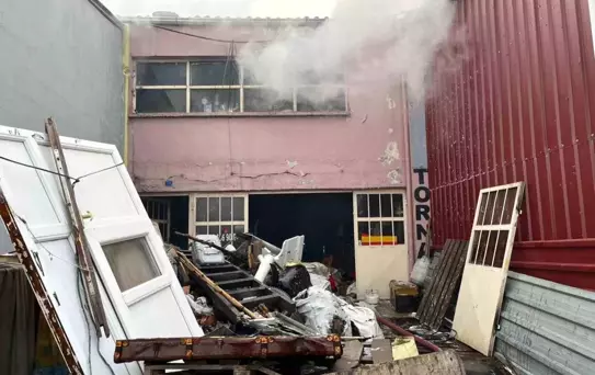 Gediz'de torna atölyesinda yangın