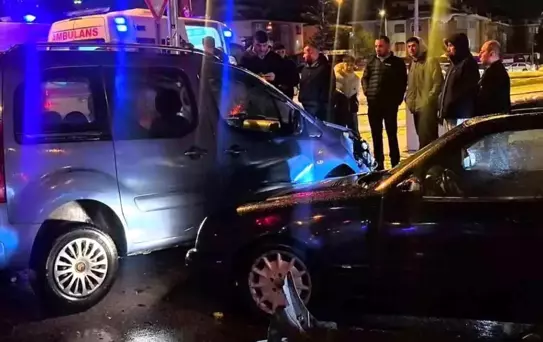 Palandöken'de Trafik Kazası: 2 Yaralı