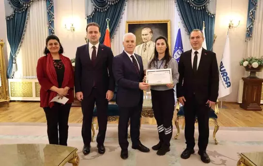 Örnek güvenlik görevlisine Başkan Bozbey'den tebrik