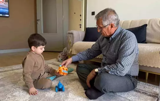 Depremden Torunuyla Hayata Tutundu