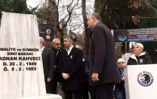 Adnan Kahveci ölümünün 33'üncü yılında kabri başında anıldı