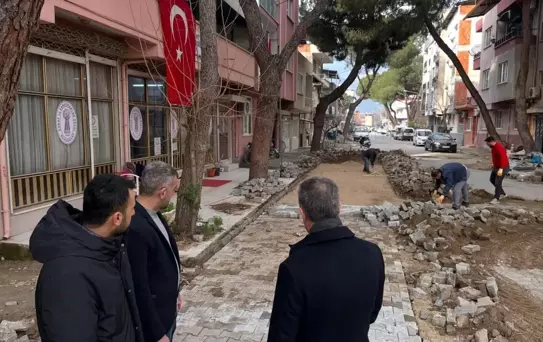 Buharkent'te bozulan yollar yenileniyor