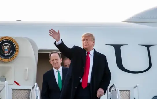 Trump: Uçakta uyumak yerine füzeleri ve düşmanları izlemeyi severim