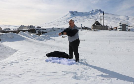 Erciyes'te Kar Banyosu Keyfi