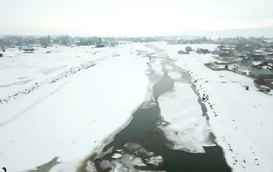 Ağrı'da Murat Nehri Buzla Kaplandı