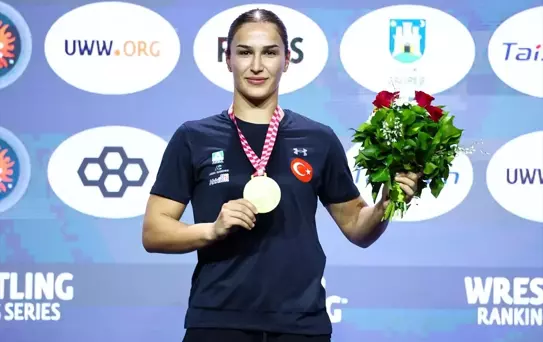 Buse Tosun Çavuşoğlu'ndan Altın Madalya