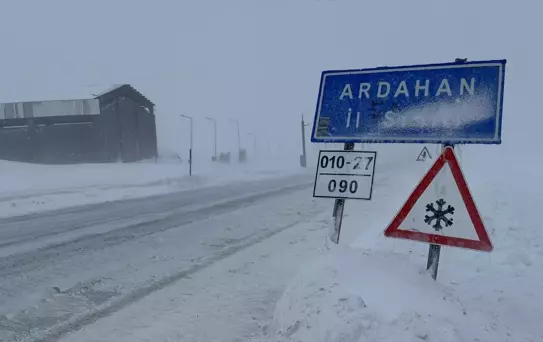 Ardahan'da Tipi Ulaşımı Aksatıyor