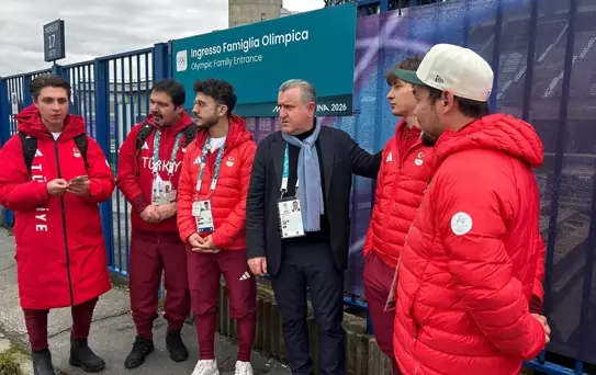 Bakan Bak, Kış Olimpiyatları'nda Milli Sporcularla Buluştu