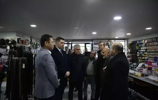 Vali Ustaoğlu Sındırgı'da Depremzedeleri Ziyaret Etti