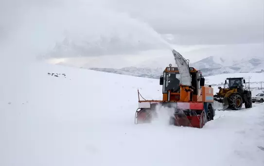 Bitlis'te Kış Mücadelesi: Karla Savaş Devam Ediyor