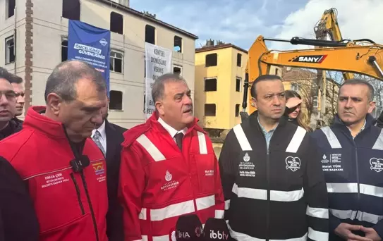 Büyükçekmece'de İki Bina Yıkıldı