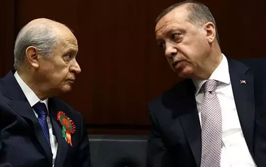 Cumhurbaşkanı Erdoğan ve Devlet Bahçeli'den depremzede aileye sürpriz ziyaret