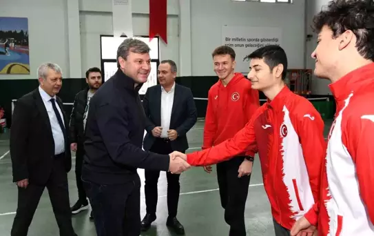 Ertuğrul Sağlam'dan genç sporculara ilham veren ziyaret