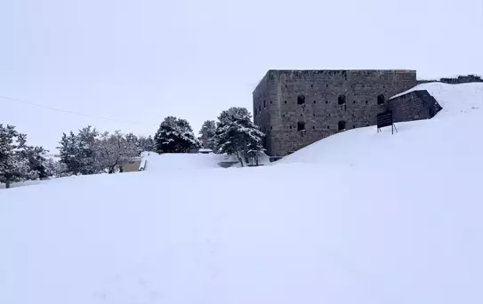 Erzurum'da Kar Yağışı ve Tarihi Tabyalar