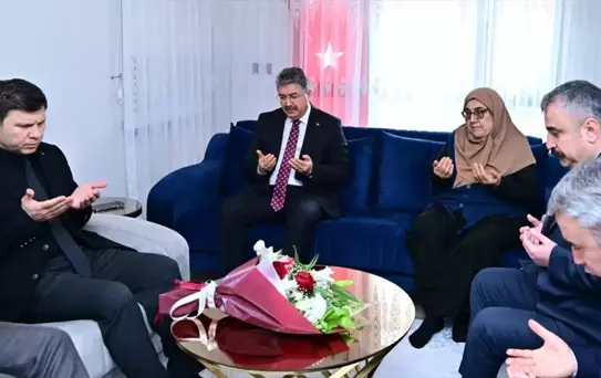 Eskişehir Valisi Yılmaz, şehit Mevlüt Kahveci'nin ailesini ziyaret etti