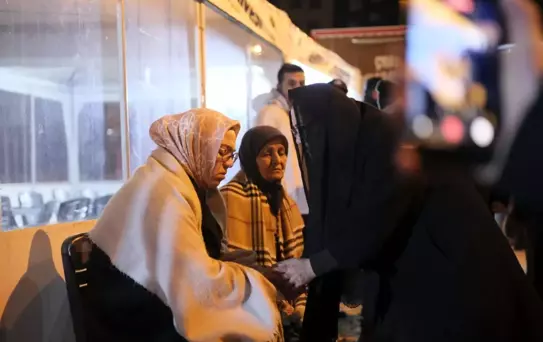 Gaziantep'te Depremde Hayatını Kaybedenler İçin Hüzünlü Anma Etkinliği