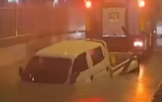 İzmir'de sağanak yağışta bir kişi yaşamını kaybetti