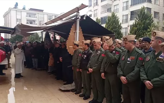 Kocaeli'deki Trafik Kazasında Hayatını Kaybeden Astsubay Toprağa verildi
