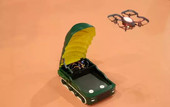 Tırtıldan Dronlu Robot Geliştirdiler