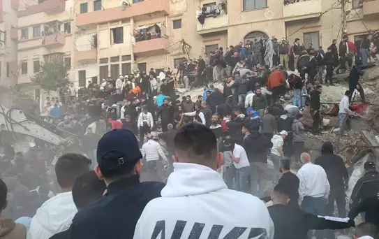 Lübnan'ın kuzeyindeki Trablusşam'da eski bir bina çöktü: 6 ölü, 7 yaralı
