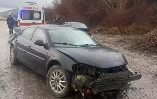 Malatya'da devrilen otomobildeki 5 kişi yaralandı