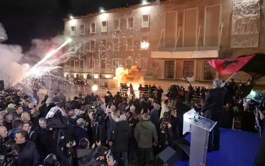 Tiran'da Hükümet Karşıtı Gösteri