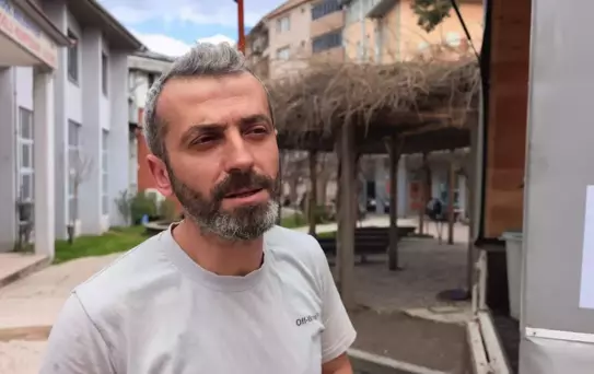 Lokma dağıtımında aracın üzerindeki notu görenler büyük şaşkınlık yaşadı