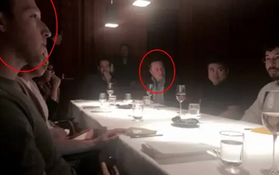 Dünya bu fotoğrafı konuşuyor! Masada oturan 2 kişiye bakın