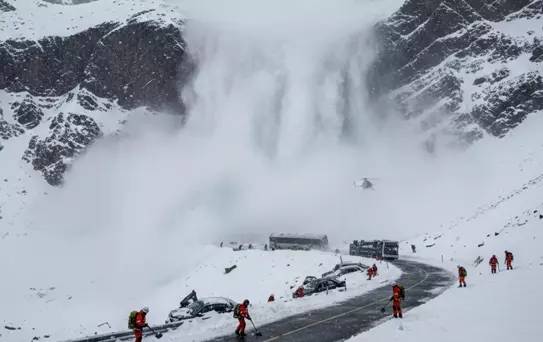 İtalya'da farklı noktalarda çığ düşmesi sonucu 4 kişi öldü