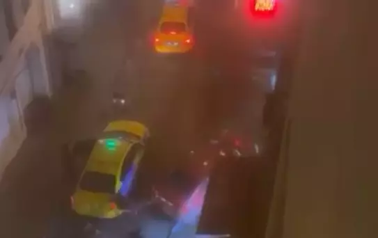 Beyoğlu'nda kabus dolu gece! Sokaklar fena karıştı