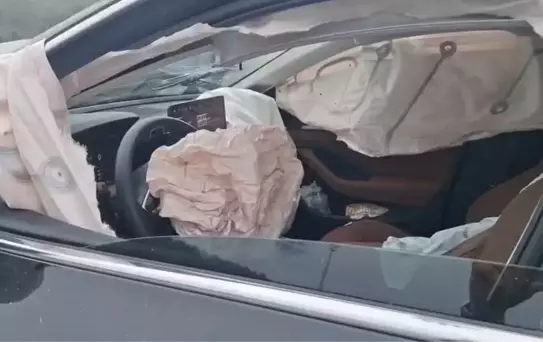 Çekmeköy'de Kaza: Sürücü Hastaneye Kaldırıldı