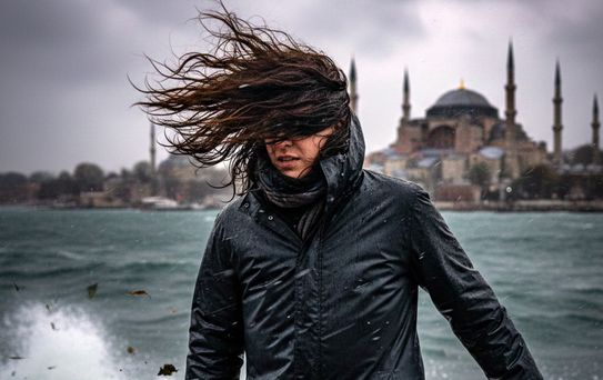 İstanbul Valiliğinden akşam saatleri için fırtına uyarısı