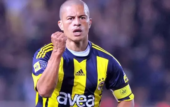 Alex, Fenerbahçe'nin paylaşımına yorum yaptı! Taraftarlar beğeni yağdırdı