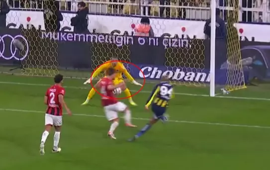 Karar doğru mu? Ünlü yorumcular Fenerbahçe'nin penaltısında hemfikir oldu