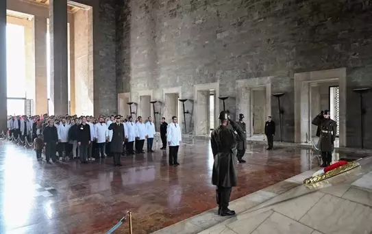 Tıbbiyeliler Anıtkabir'i Ziyaret Etti