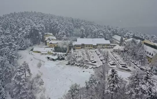 İstanbul'un yanı başı beyaza büründü! Yerde 20 santimetre kar var