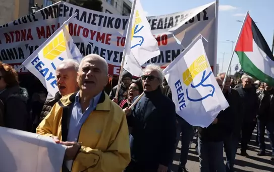 Atina'da İran'a Saldırılar Protesto Edildi
