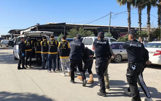 Adana'da Göçmen ve Şüphelilere Operasyon