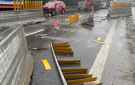 Adana'da Tır Kazası: 2 Yaralı