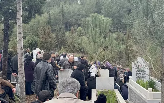 Adana'daki Trafik Kazasında Hayatını Kaybeden Ayla Doğan Defnedildi