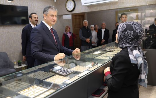Adana Valisi Mustafa Yavuz, Karaisalı'da ziyaretlerde bulundu