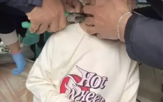 Adıyaman'da Çocuk Kelepçe ile Kurtarıldı