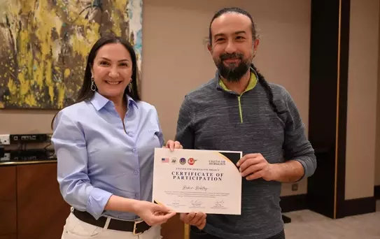 Gazetecilere İngilizce Sertifika Töreni