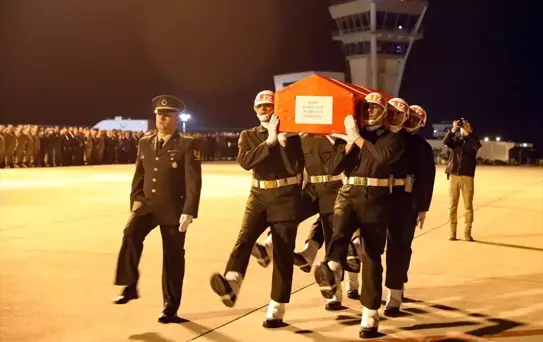 Ağrı'da askeri araç kazasında şehit olan asker için tören düzenlendi